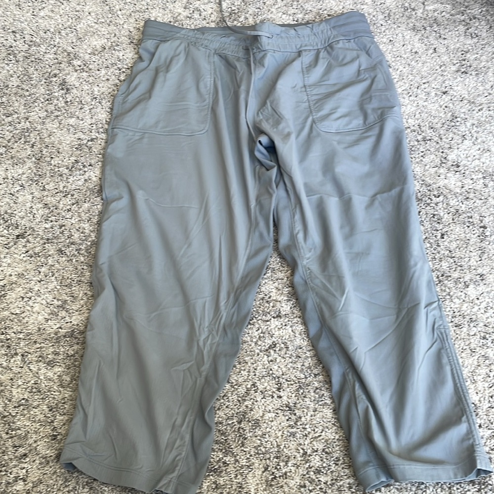 Lululemon Dance Studio crop pants